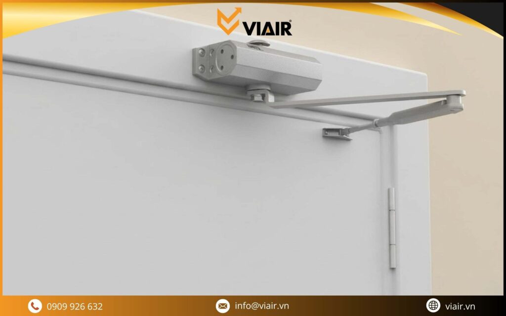 Lắp tay đẩy hơi cách 2: Cục nằm phía trên khung, tay đòn phí dưới cánh