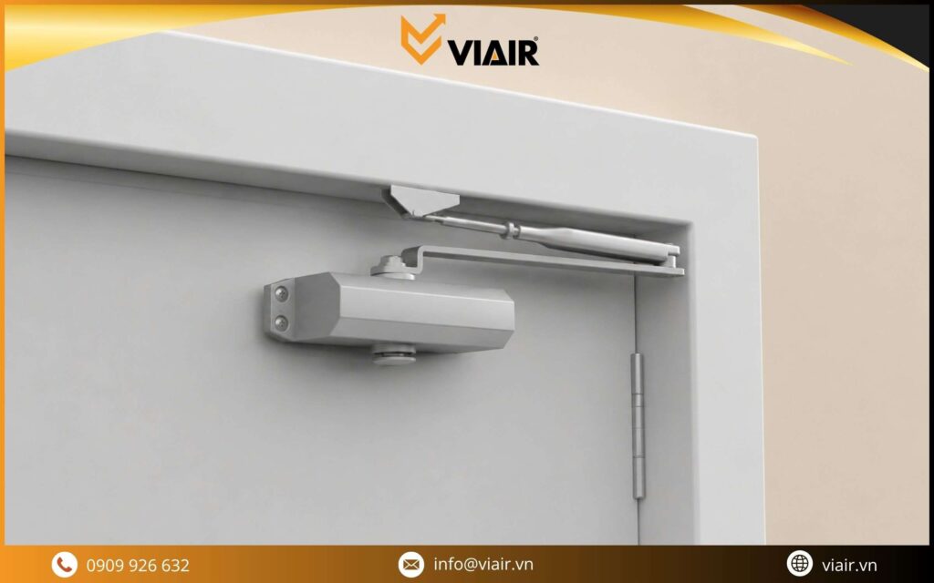 Cách lắp tay đẩy hơi cách 3: Tay đẩy hơi nằm hướng bên ngoài