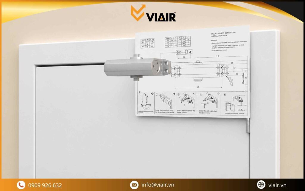 Đánh dấu vị trí khoan tay đẩy hơi bằng tấm mẫu