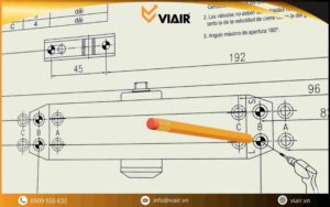 Đánh dấu vị trí lắp tay đẩy hơi
