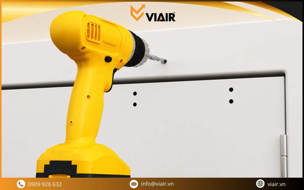 Khoan lỗ vị trí tay đẩy hơi