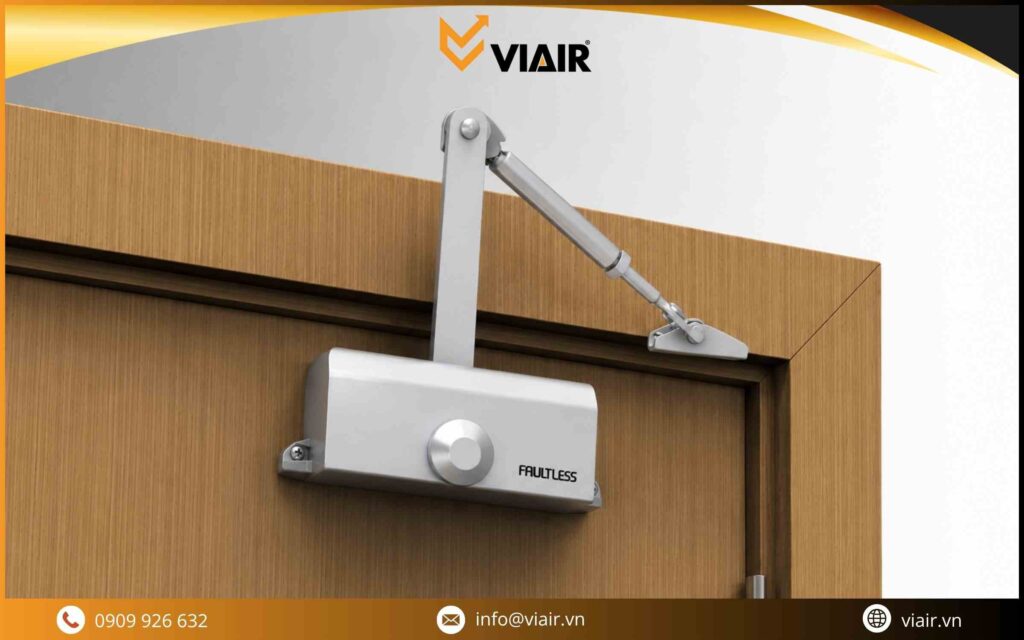 Tay đẩy hơi cửa gỗ tự động Faultless không có dừng