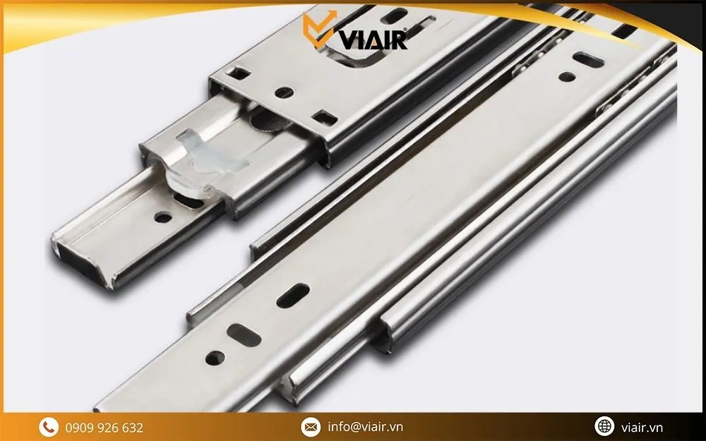 Ray trượt bi giúp ngăn kéo đóng mở êm ái, chịu tải tốt và có độ bền cao