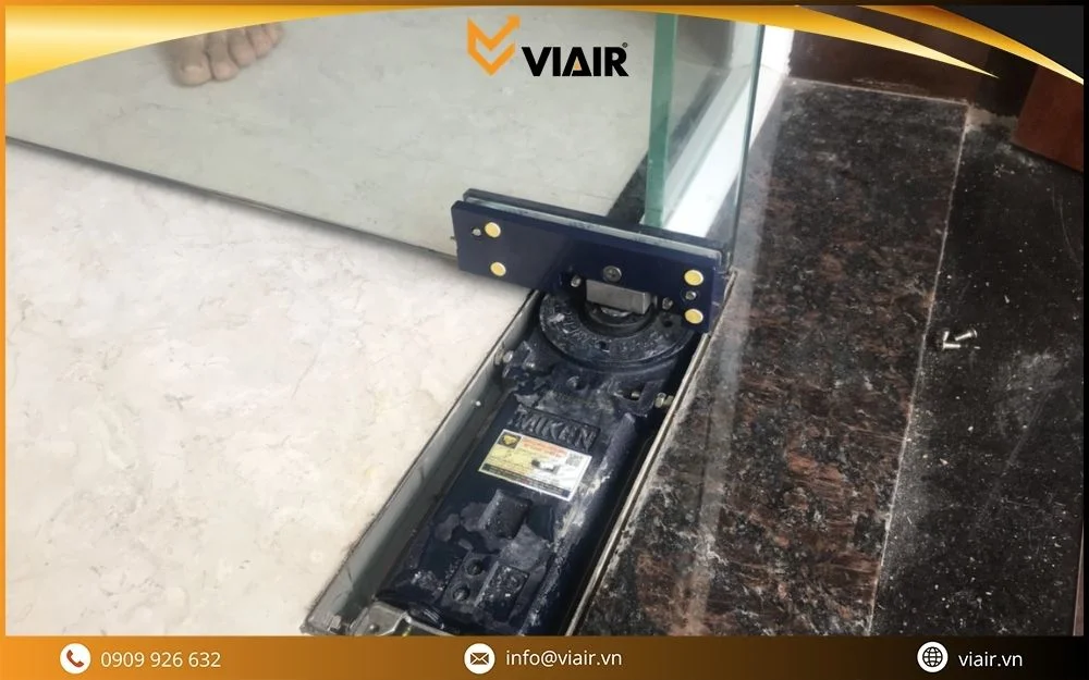 Bản lề cửa kính