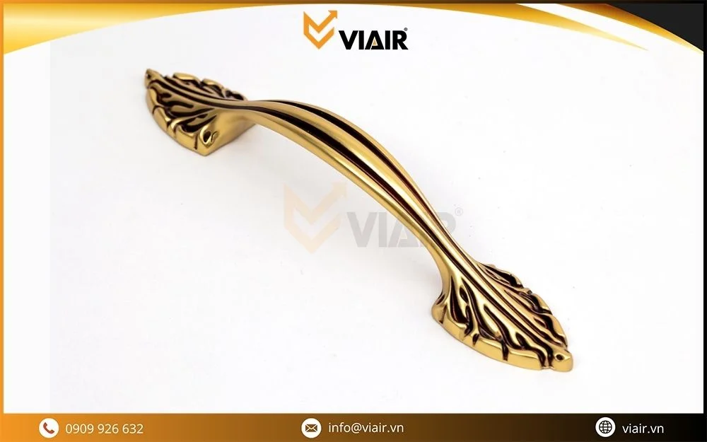 Tay nắm thanh dài với thiết kế lá dẹp
