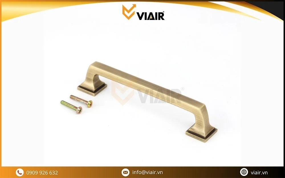 Tay nắm thanh dài với thiết kế vuông